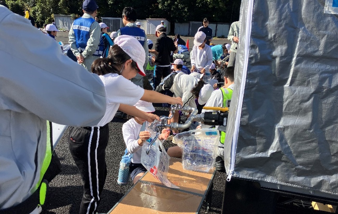 水道防災訓練に参加、初動対応の重要性を伝える。