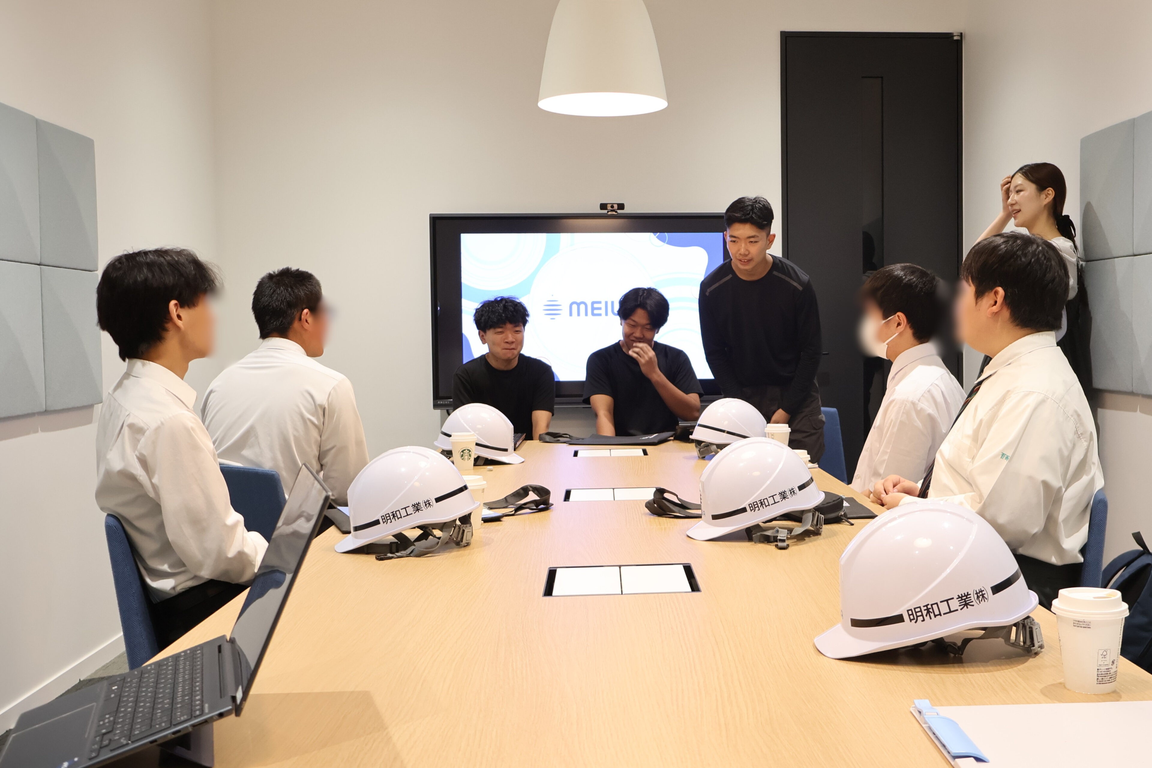 高校生を対象とした会社見学・先輩社員座談会を開催しました